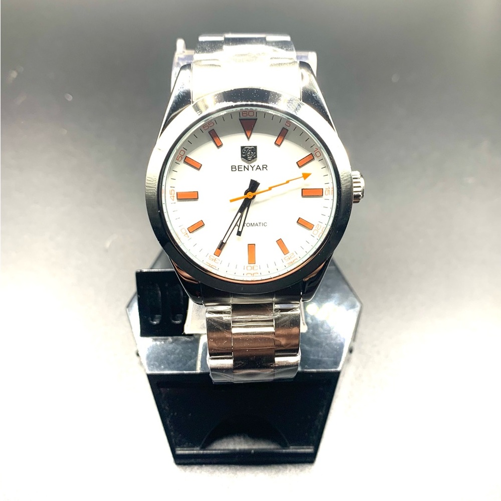 Elegant New Silver w/ White Dial Men’s Designer Watch
